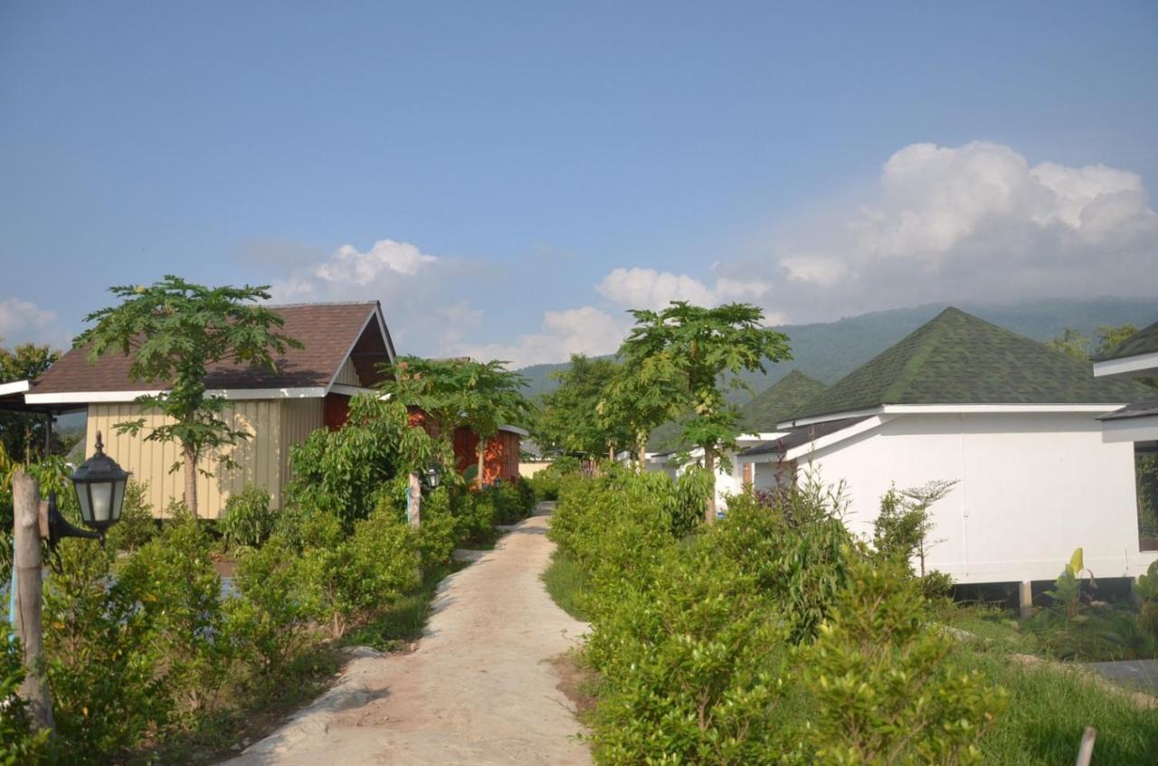 Nok Chan Mee Na Chom Thong Exterior photo
